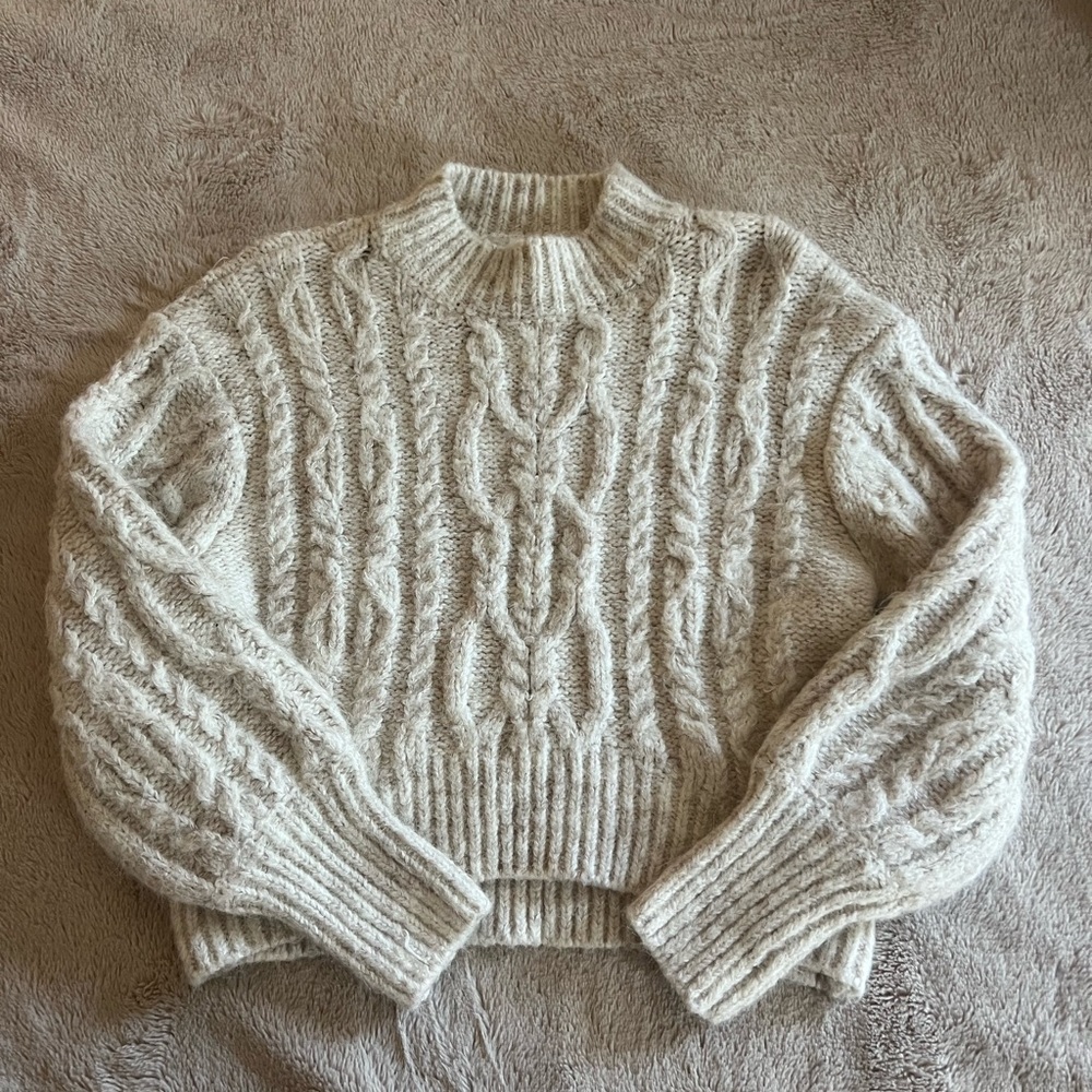Vestique Cream Cable Knit Sweater